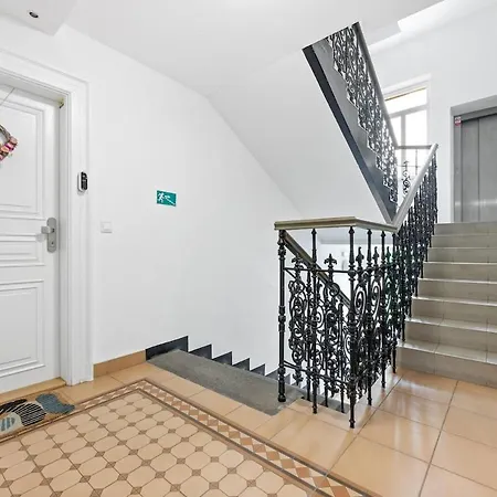 Sunset & Bloom Attic - Near Parks & Cafes Apartment Prague