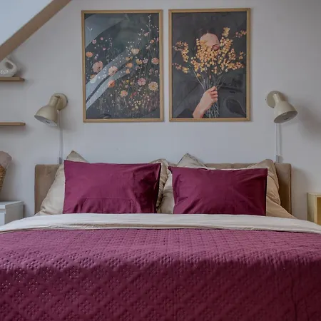 Sunset & Bloom Attic - Near Parks & Cafes
