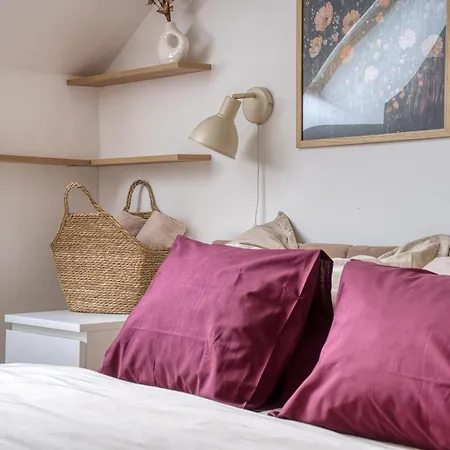 Sunset & Bloom Attic - Near Parks & Cafes *