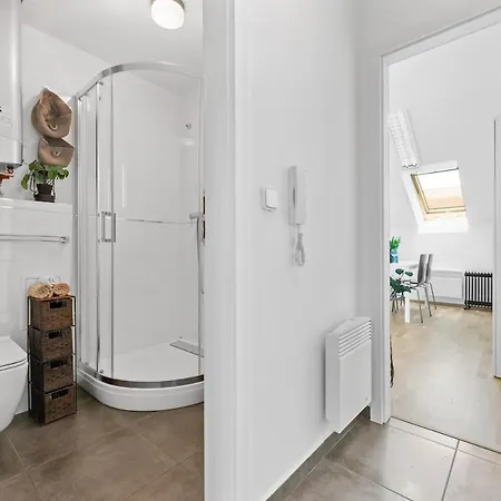 Apartman Sunset & Bloom Attic - Near Parks & Cafes