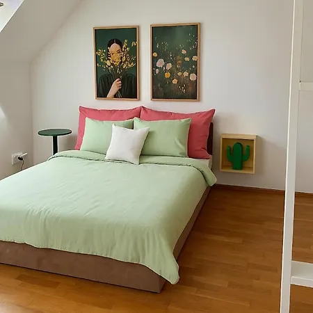 Sunset & Bloom Attic - Near Parks & Cafes Apartman Prága