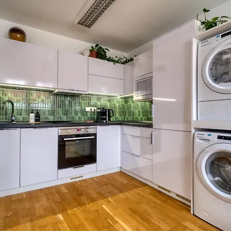 Apartamento Sunset & Bloom Attic - Near Parks & Cafes *