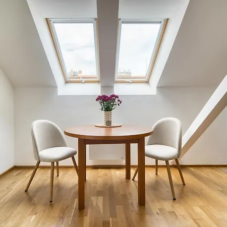 Apartamento Sunset & Bloom Attic - Near Parks & Cafes