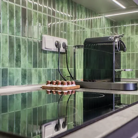 Sunset & Bloom Attic - Near Parks & Cafes *