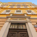 Appartement Sunset & Bloom Attic - Near Parks & Cafes Praag