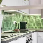 Sunset & Bloom Attic - Near Parks & Cafes Appartement Praag