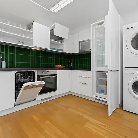 Sunset & Bloom Attic - Near Parks & Cafes *