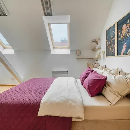 Sunset & Bloom Attic - Near Parks & Cafes Apartamento *