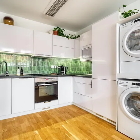 Sunset & Bloom Attic - Near Parks & Cafes Apartamento Praga