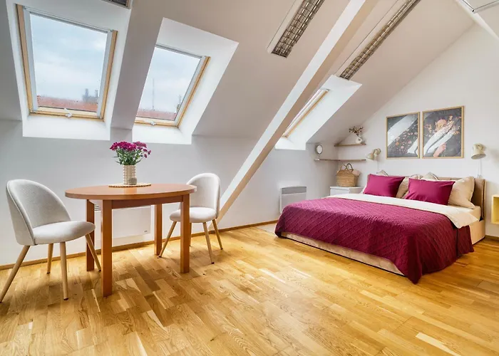 Sunset & Bloom Attic - Near Parks & Cafes Apartamento *