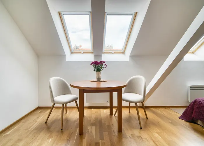 Apartamento Sunset & Bloom Attic - Near Parks & Cafes