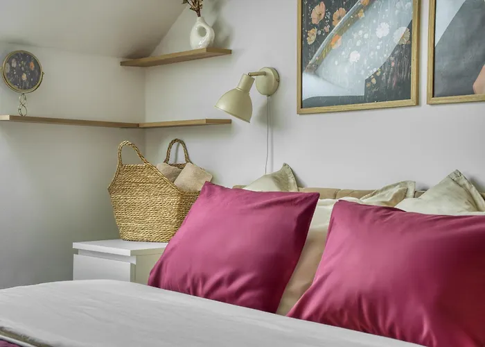 Sunset & Bloom Attic - Near Parks & Cafes Apartamento *
