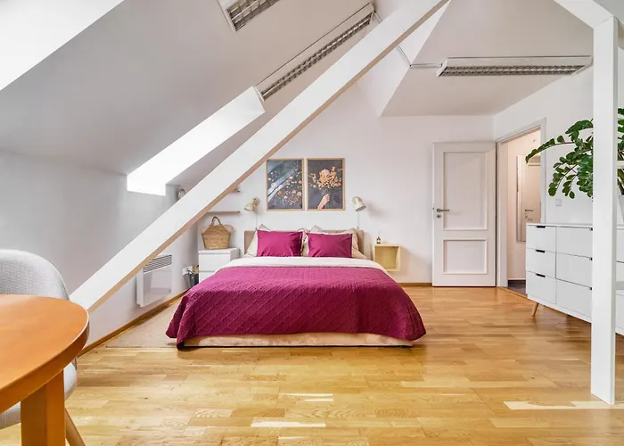 Sunset & Bloom Attic - Near Parks & Cafes