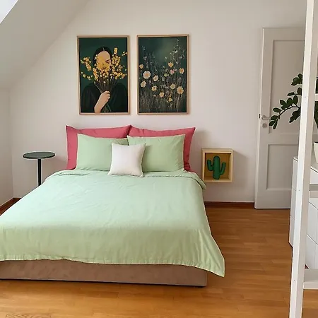 Sunset & Bloom Attic - Near Parks & Cafes شقة *